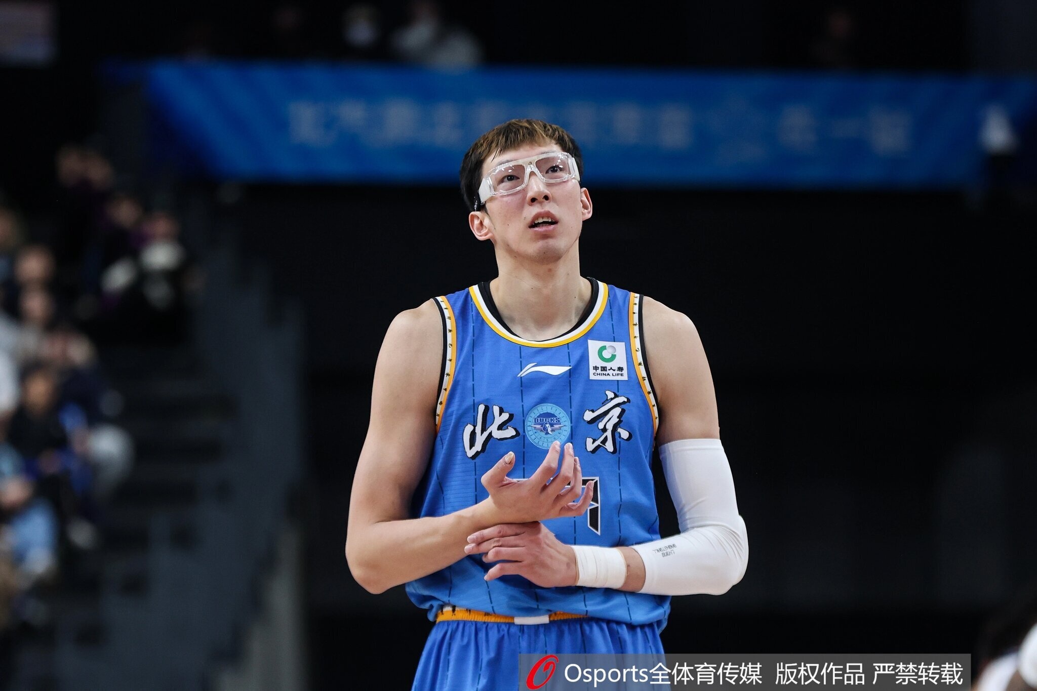 8868体育登录入口-杨鸣：周琦今天防守沉退被奎因一直针对 现代篮球不能有明显短板